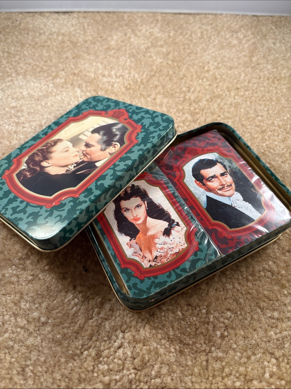 Vintage-Style Decorative Tin Set - Gone with the Wind playing cards sealed